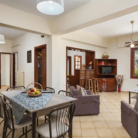 Garden House With Pool, 10min To Center Nerokouros