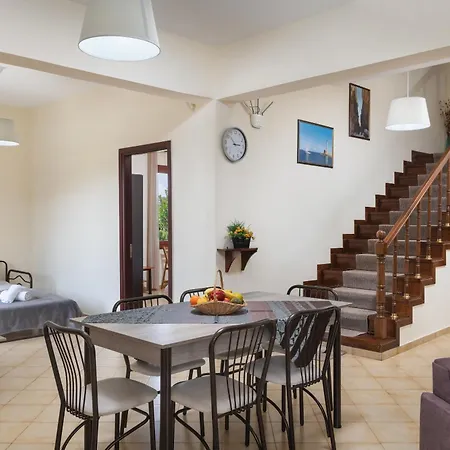 Garden House With Pool, 10min To Center Nerokouros