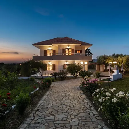 Garden House With Pool, 10min To Center