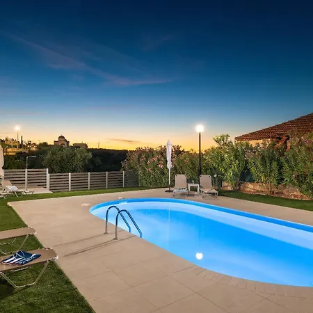 Garden House With Pool, 10min To Center
